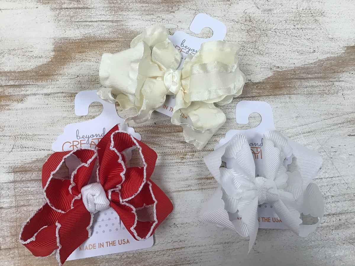 Medium Scallop Bow on Clip