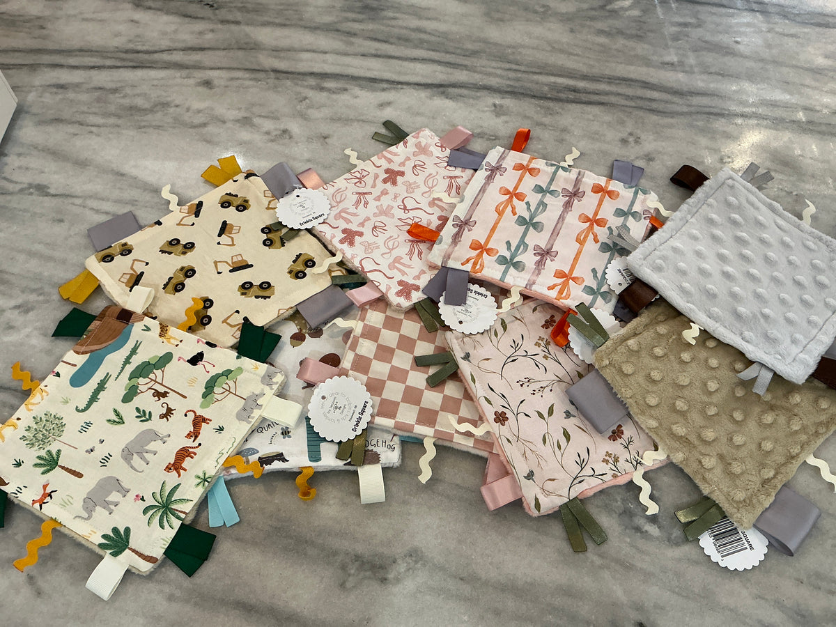 Tiny Treasures Crinkle Square